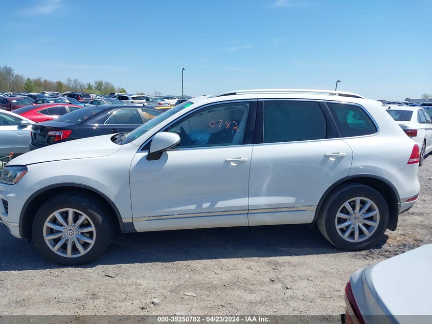 2016 VOLKSWAGEN TOUAREG VR6 EXECUTIVE/VR6 LUX/VR6 SPORT - WVGEF9BP4GD009172