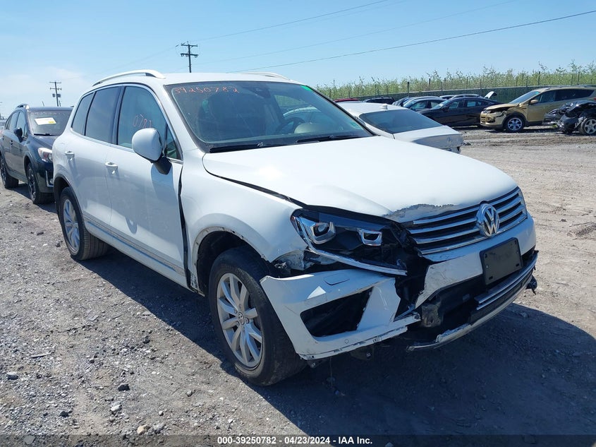 2016 VOLKSWAGEN TOUAREG VR6 EXECUTIVE/VR6 LUX/VR6 SPORT - WVGEF9BP4GD009172