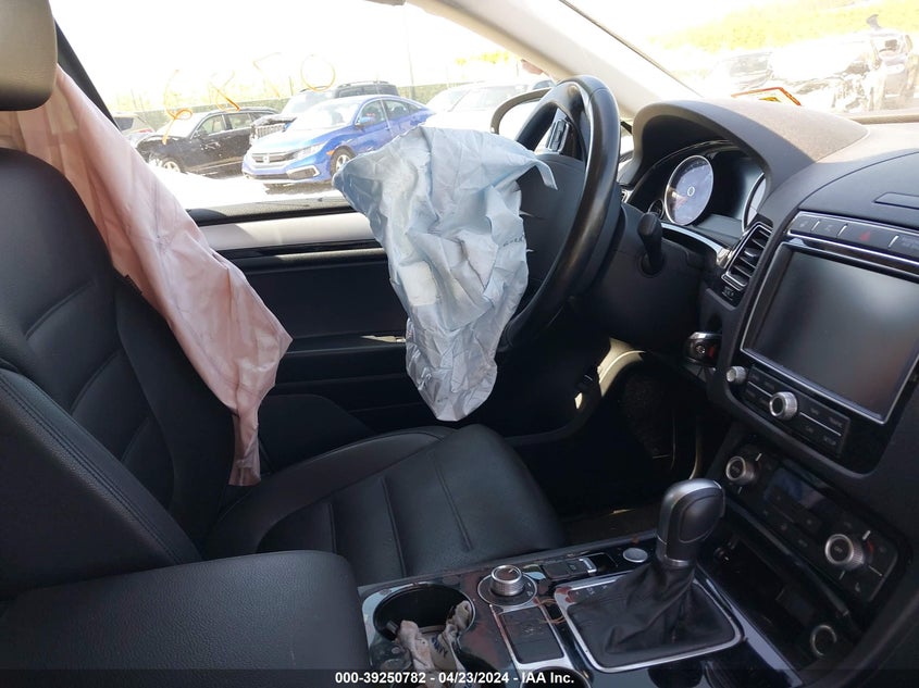 2016 VOLKSWAGEN TOUAREG VR6 EXECUTIVE/VR6 LUX/VR6 SPORT - WVGEF9BP4GD009172