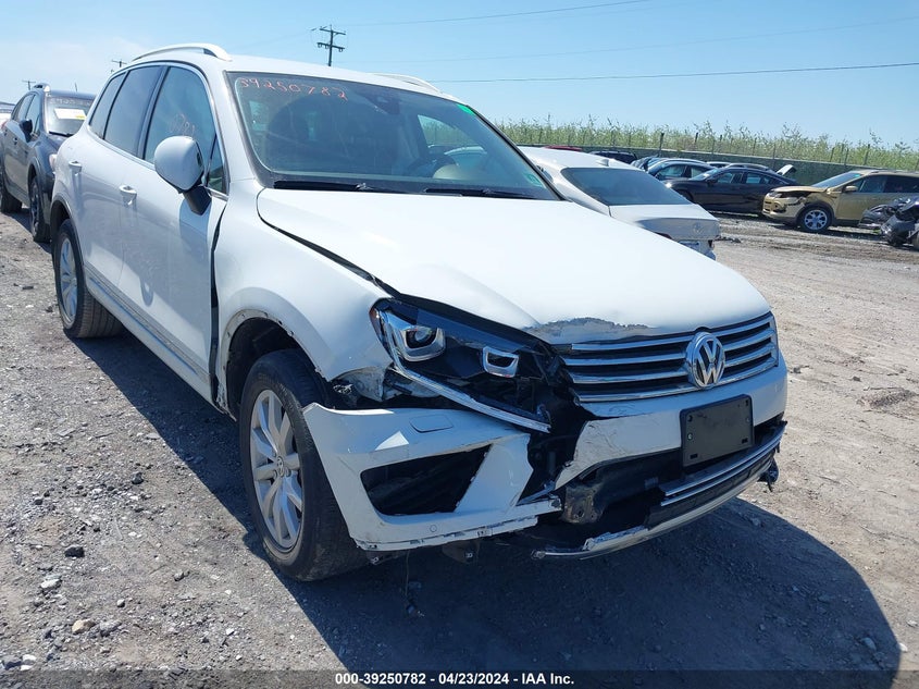 2016 VOLKSWAGEN TOUAREG VR6 EXECUTIVE/VR6 LUX/VR6 SPORT - WVGEF9BP4GD009172