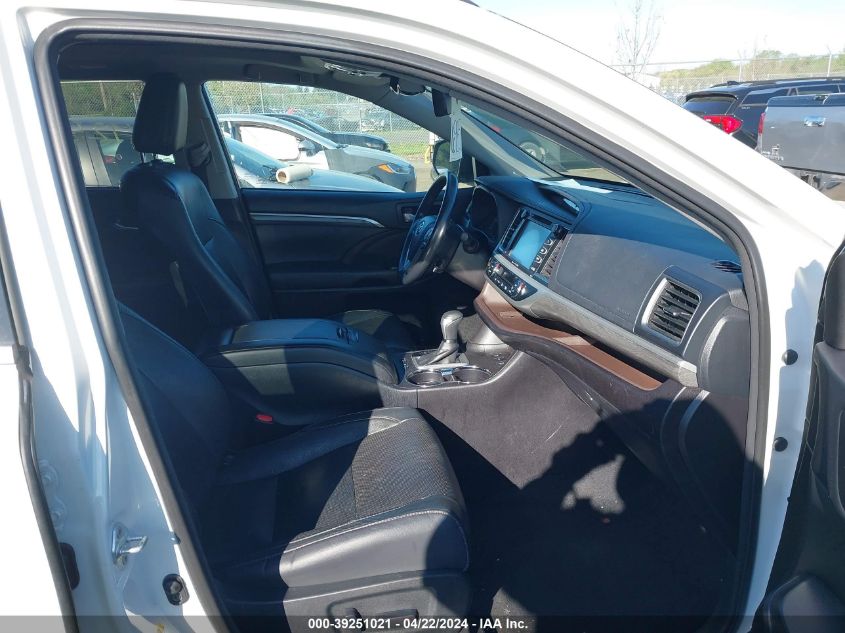 2018 Toyota Highlander Limited Platinum VIN: 5TDDZRFH8JS496656 Lot: 39251021