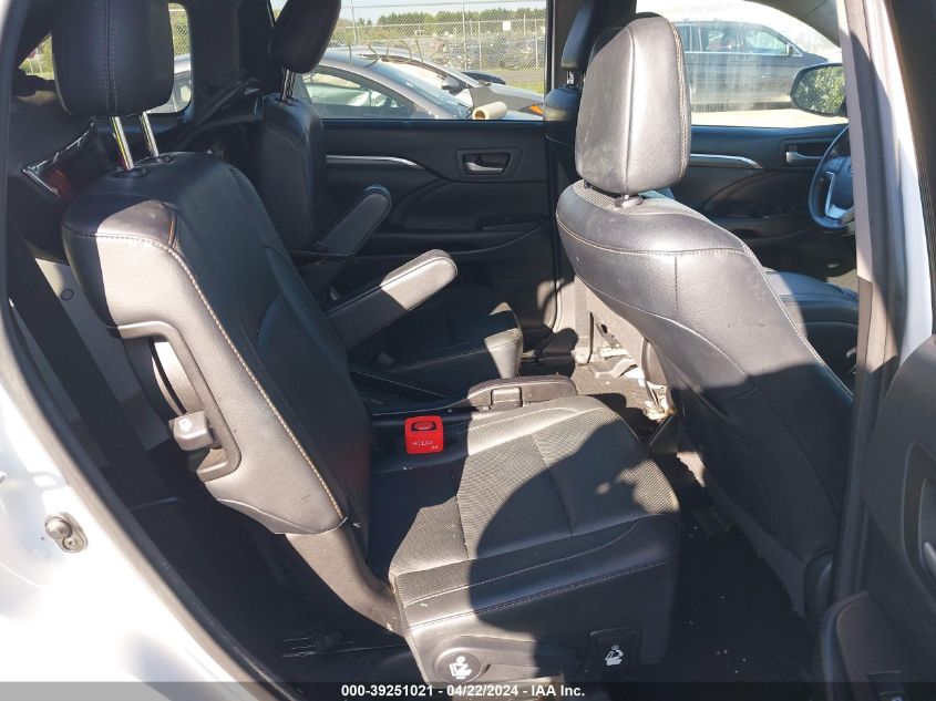 2018 Toyota Highlander Limited Platinum VIN: 5TDDZRFH8JS496656 Lot: 39251021