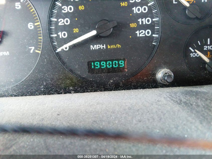 2001 Jeep Grand Cherokee Laredo VIN: 1J4GW48S11C712523 Lot: 39251307