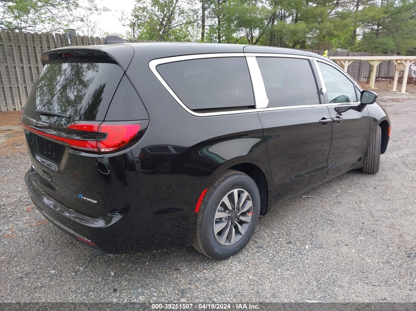 VIN 2C4RC1S77RR147224 2024 CHRYSLER PACIFICA HYBRID SELECT