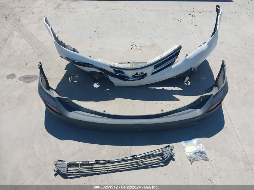 2014 TOYOTA RAV4 XLE - JTMRFREV5ED095279