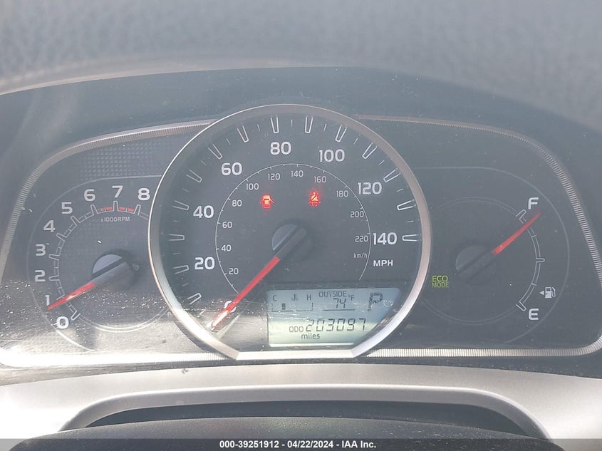 2014 TOYOTA RAV4 XLE - JTMRFREV5ED095279