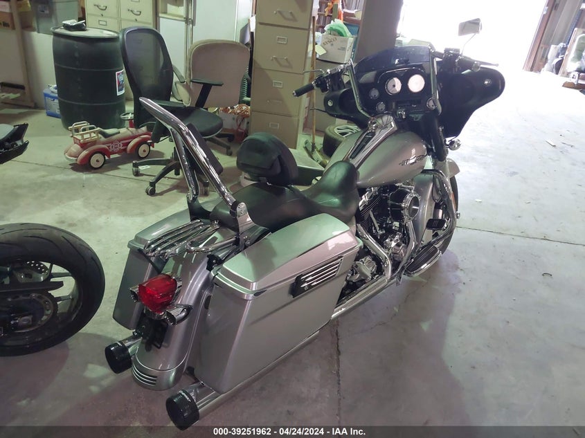 2009 HARLEY-DAVIDSON FLHX - 1HD1KB4149Y676705