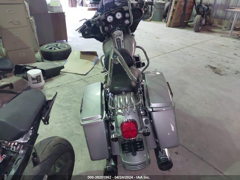 2009 HARLEY-DAVIDSON FLHX - 1HD1KB4149Y676705