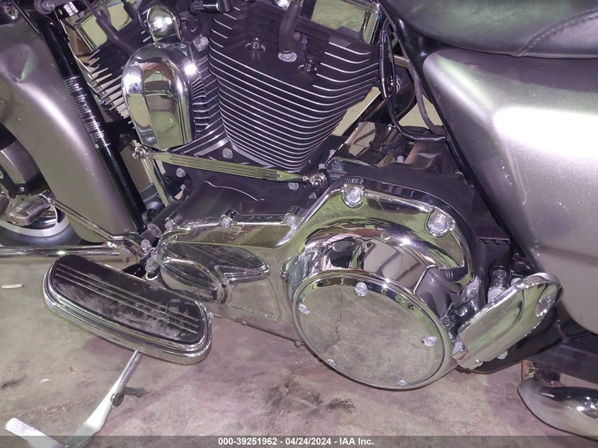 2009 HARLEY-DAVIDSON FLHX - 1HD1KB4149Y676705