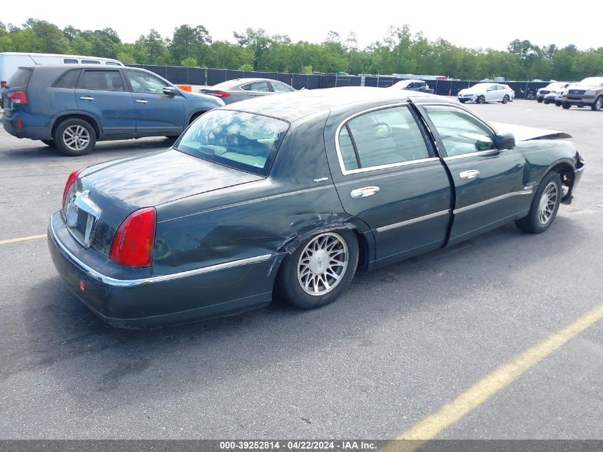 2002 Lincoln Town Car Signature VIN: 1LNHM82W82Y603625 Lot: 39252814