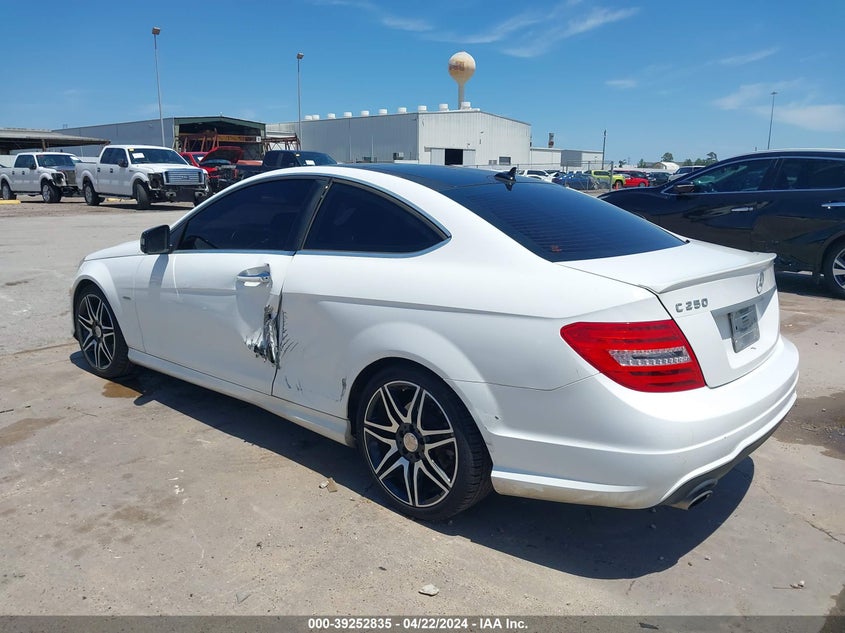 2013 MERCEDES-BENZ C 250 - WDDGJ4HB2DF963144