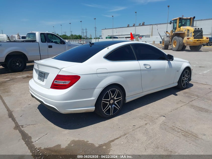 2013 MERCEDES-BENZ C 250 - WDDGJ4HB2DF963144