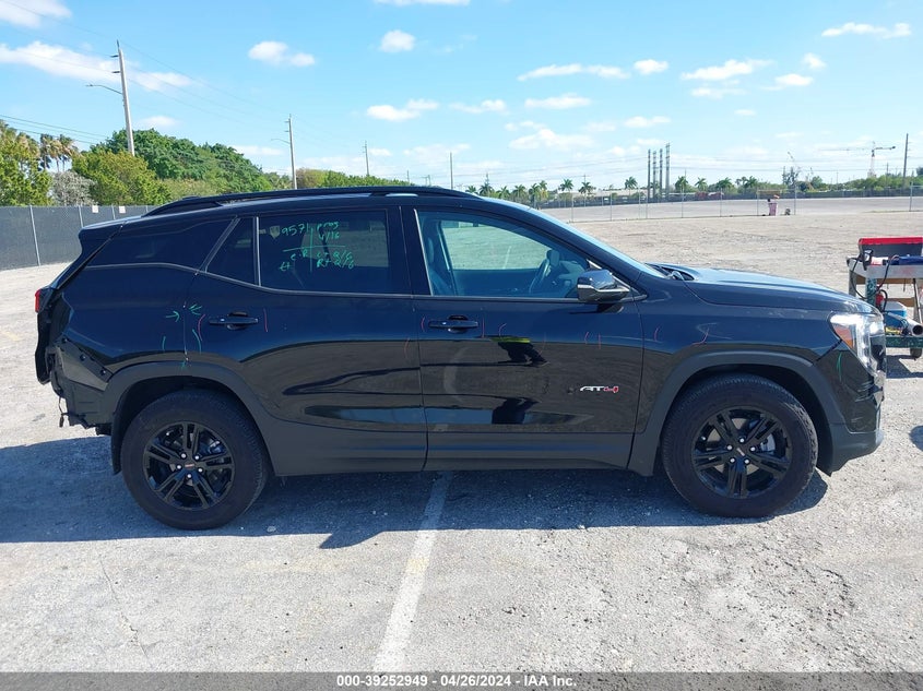 2022 GMC TERRAIN AWD AT4 - 3GKALYEV4NL249138