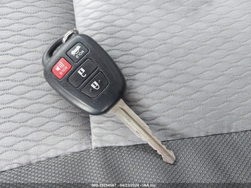 2017 TOYOTA COROLLA LE - 2T1BURHE2HC863398