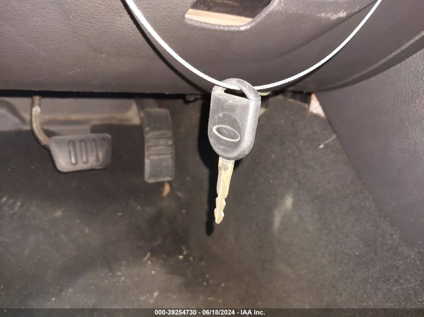 2005 Ford Mustang V6 Deluxe/V6 Premium VIN: 1ZVFT80N855239279 Lot: 39254730