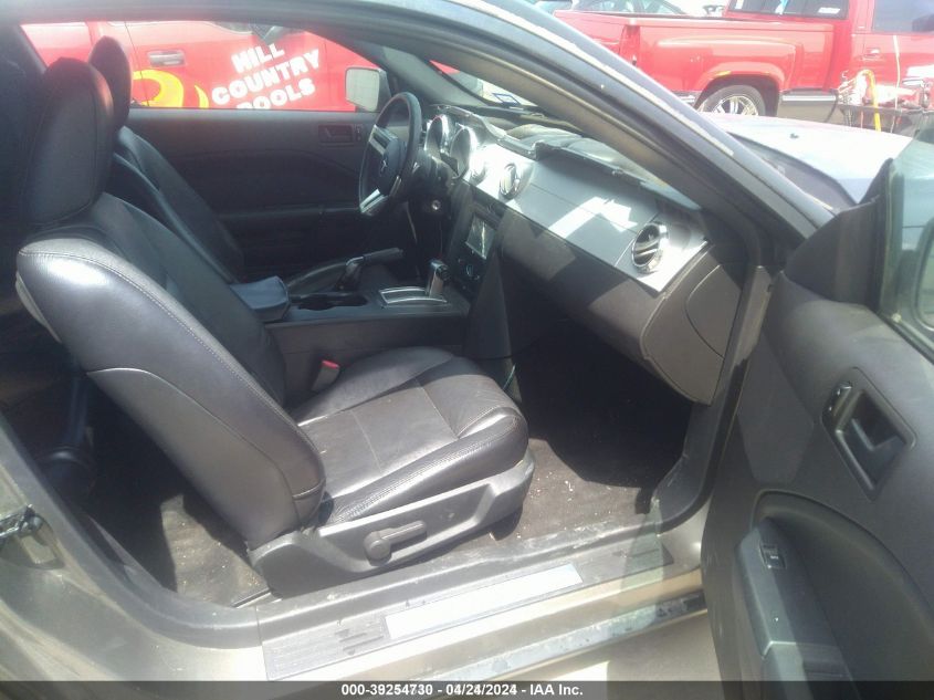 2005 Ford Mustang V6 Deluxe/V6 Premium VIN: 1ZVFT80N855239279 Lot: 39254730