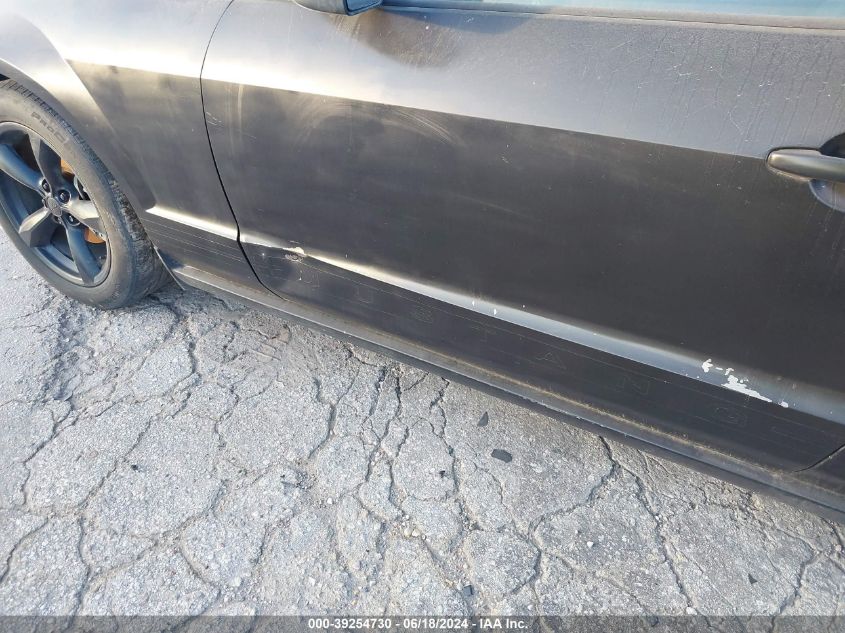 2005 Ford Mustang V6 Deluxe/V6 Premium VIN: 1ZVFT80N855239279 Lot: 39254730