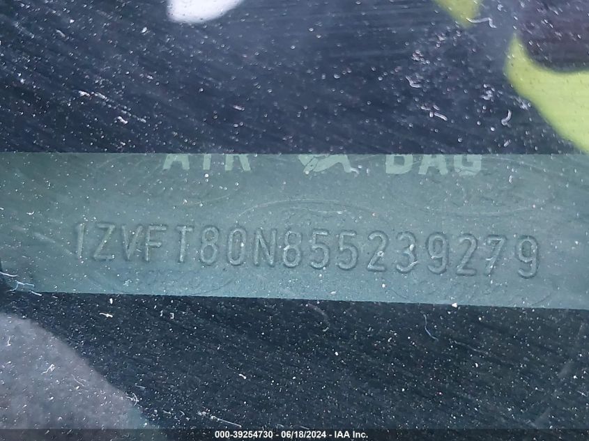 2005 Ford Mustang V6 Deluxe/V6 Premium VIN: 1ZVFT80N855239279 Lot: 39254730