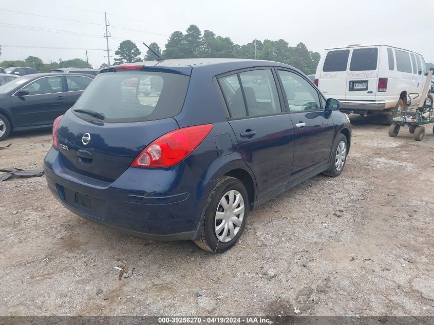 2009 Nissan Versa 1.8S VIN: 3N1BC13EX9L385647 Lot: 39256270