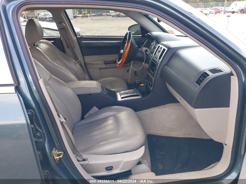 2005 Chrysler 300C VIN: 2C3JA63H55H616760 Lot: 39256611