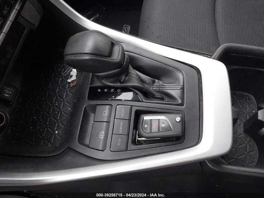 2019 TOYOTA RAV4 LE - JTMH1RFVXKD507412