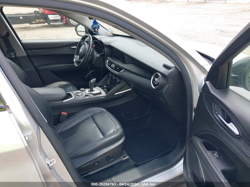 VIN ZASPAJAN7L7C94026 2020 ALFA ROMEO STELVIO RWD