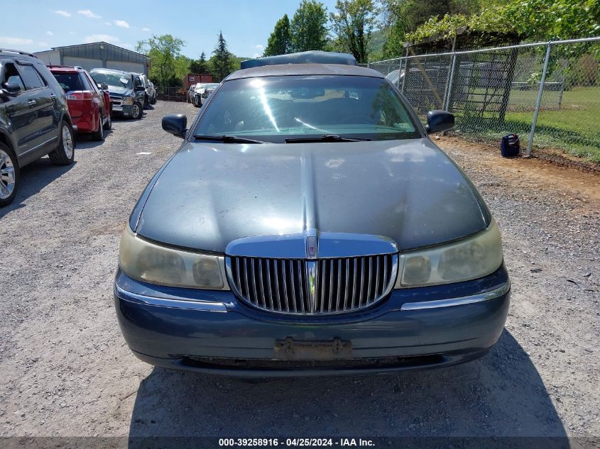 1LNFM82W7WY662744 1998 Lincoln Town Car Signature