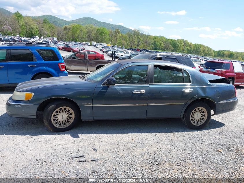 1LNFM82W7WY662744 1998 Lincoln Town Car Signature