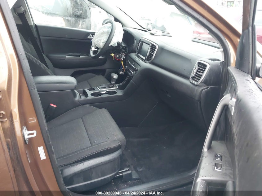 VIN KNDPMCAC8J7393638 2018 KIA SPORTAGE LX