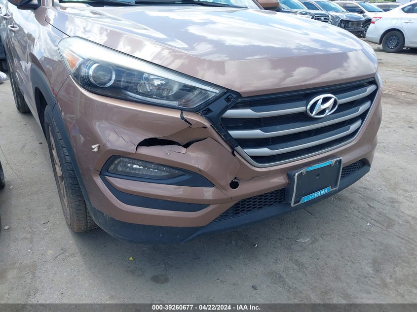 2017 HYUNDAI TUCSON SE - KM8J33A48HU260726