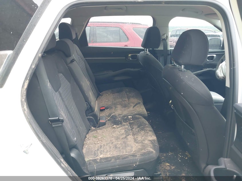 VIN 5XYRG4LC4PG172634 2023 KIA SORENTO LX