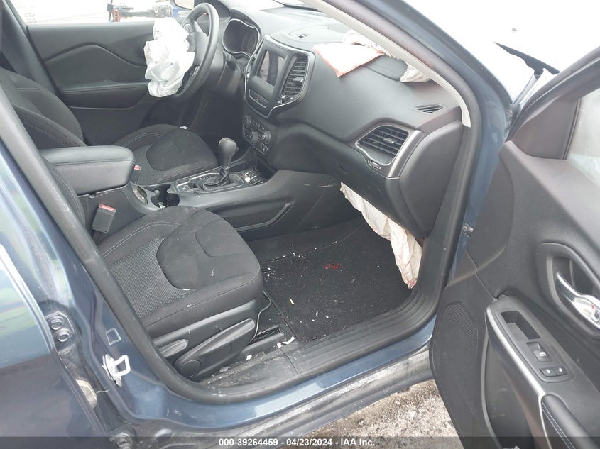 VIN 1C4PJLCB6LD519576 2020 JEEP CHEROKEE LATITUDE FWD