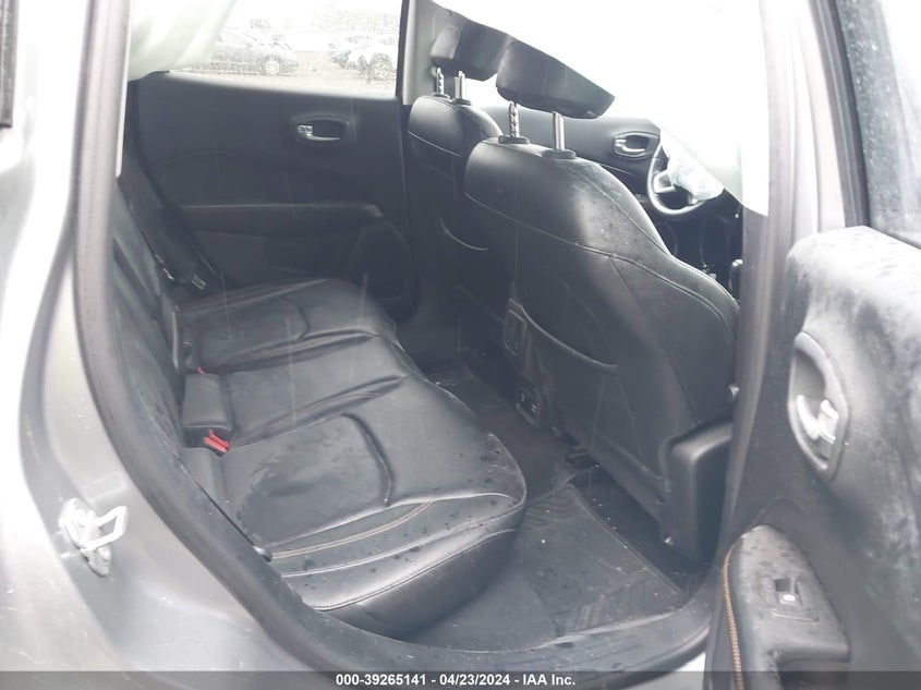 VIN 3C4NJDCB2JT104369 2018 JEEP COMPASS LIMITED 4X4