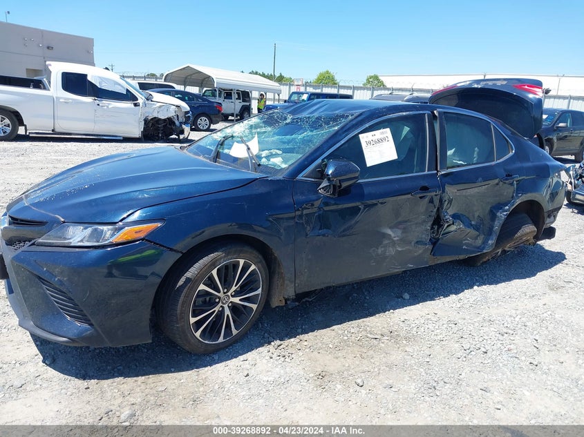 2018 TOYOTA CAMRY SE - 4T1B11HK5JU621466