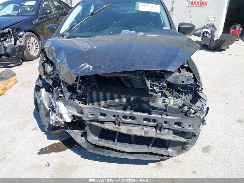 VIN 1FADP3E28JL318575 2018 FORD FOCUS S