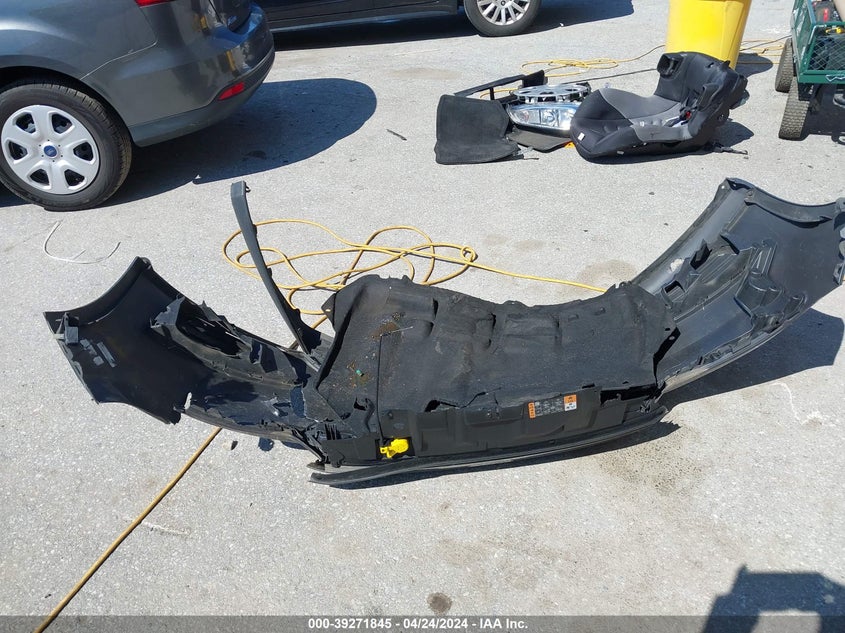VIN 1FADP3E28JL318575 2018 FORD FOCUS S