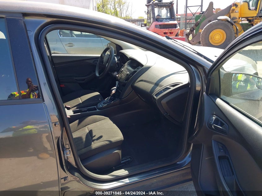 VIN 1FADP3E28JL318575 2018 FORD FOCUS S