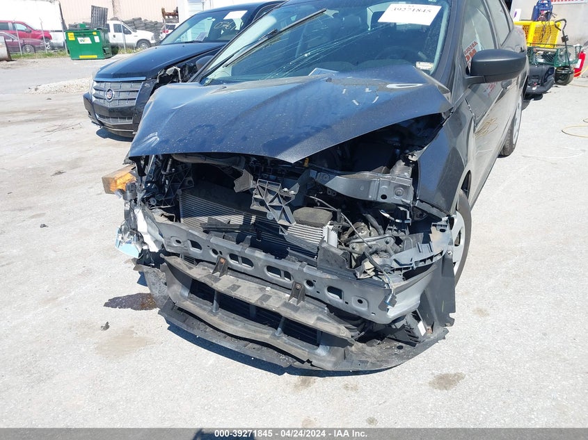 VIN 1FADP3E28JL318575 2018 FORD FOCUS S