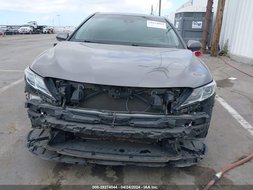 2018 TOYOTA CAMRY SE - 4T1B11HK6JU623498