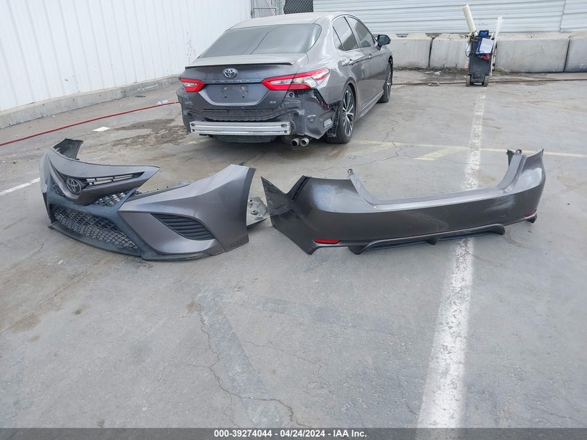 2018 TOYOTA CAMRY SE - 4T1B11HK6JU623498