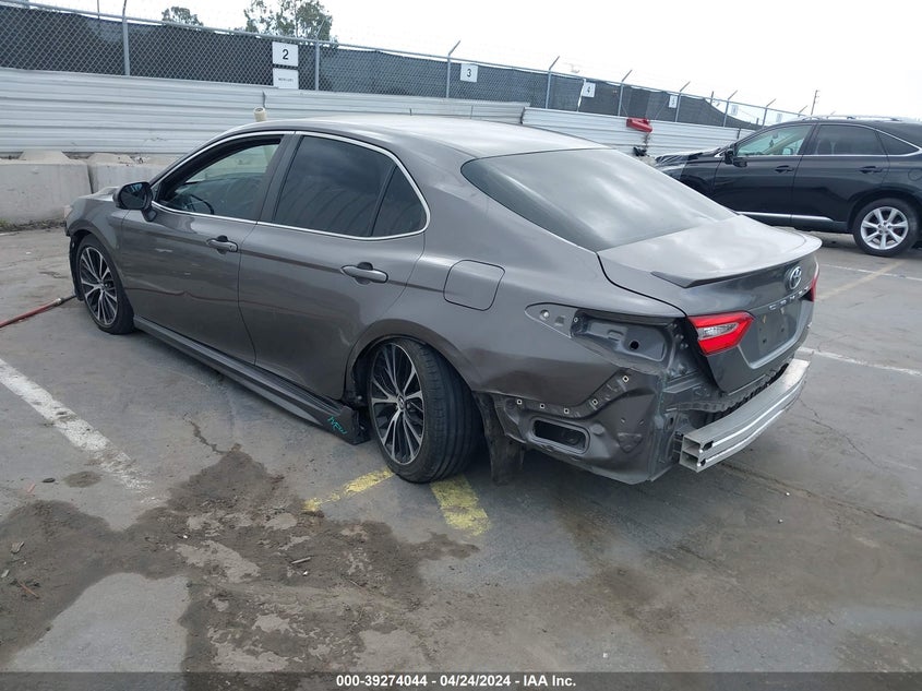 2018 TOYOTA CAMRY SE - 4T1B11HK6JU623498