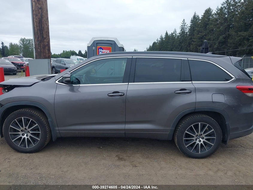 2017 TOYOTA HIGHLANDER SE - 5TDJZRFHXHS469732