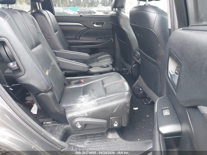 2017 TOYOTA HIGHLANDER SE - 5TDJZRFHXHS469732