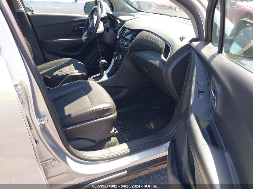 VIN KL7CJLSB1KB840769 2019 CHEVROLET TRAX LT