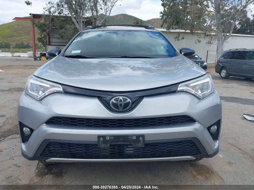 VIN 2T3NFREVXJW521348 2018 TOYOTA RAV4 SE