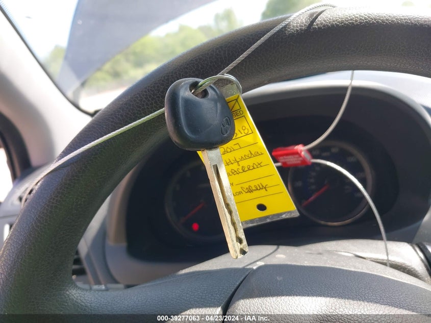 VIN KMHCT4AE5HU282318 2017 HYUNDAI ACCENT SE