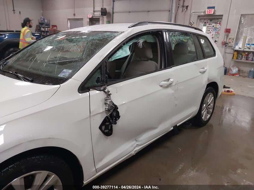 2018 VOLKSWAGEN GOLF SPORTWAGEN TSI S - 3VW217AU2JM765643