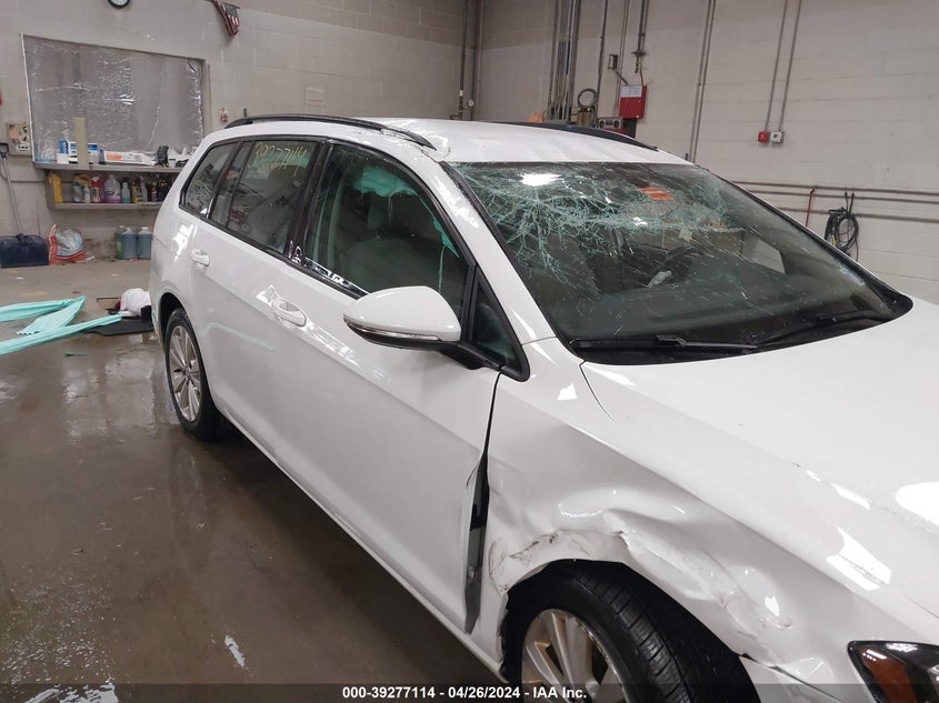 2018 VOLKSWAGEN GOLF SPORTWAGEN TSI S - 3VW217AU2JM765643