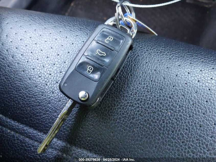 2016 VOLKSWAGEN PASSAT SE - 1VWBT7A33GC059471