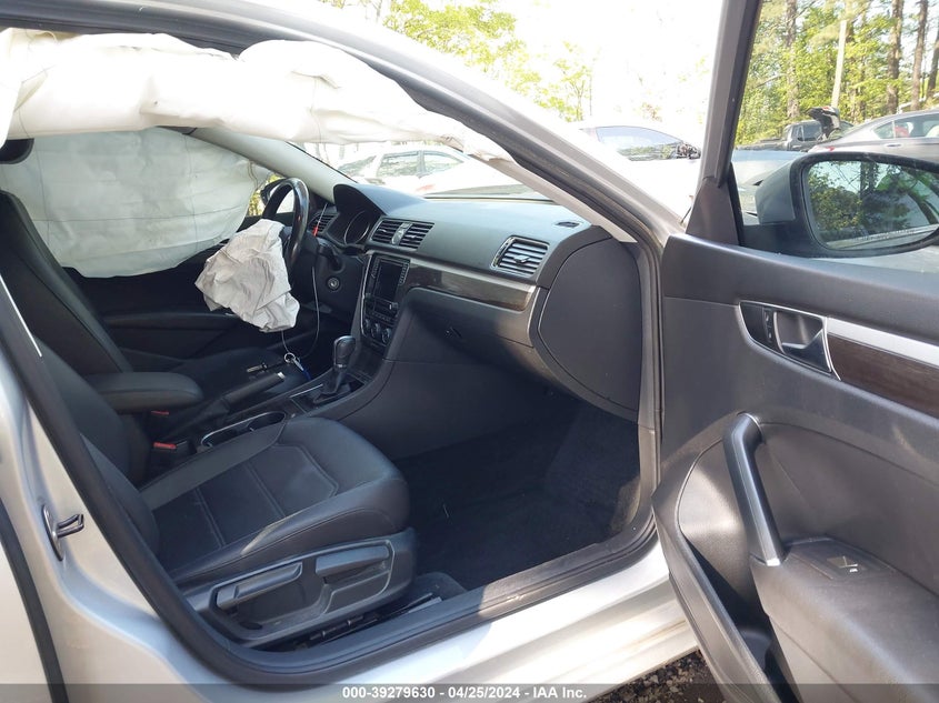 2016 VOLKSWAGEN PASSAT SE - 1VWBT7A33GC059471